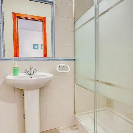 Ochomin Pensión San Martín